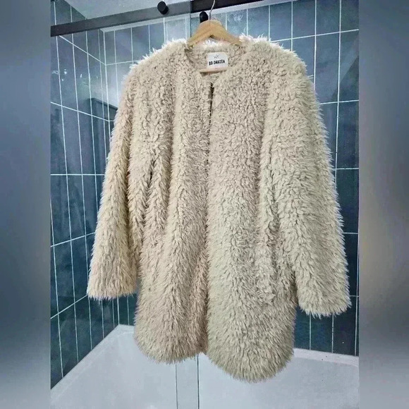 BB Dakota Faux Fur 70s Style Teddy Style Double Agent Cropped Trench, Large - Picture 5 of 5